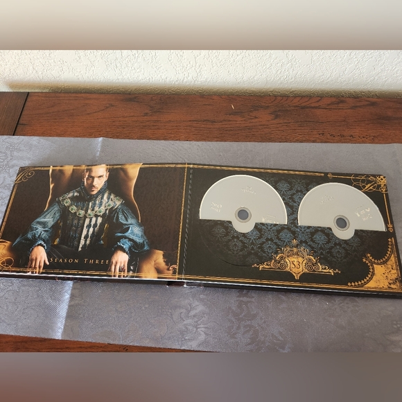 The Tudors: The Complete Series - Picture 7 of 11